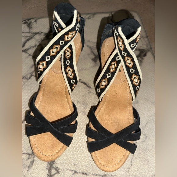 Minnetonka women’s bohemian western leather cork wedge heel sandal slip on 8 - Picture 2 of 10